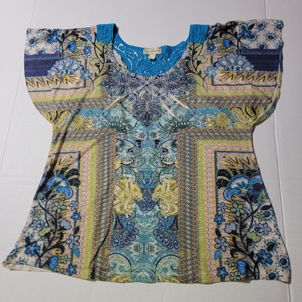 Live & Let Live Shirt Women Medium Blue Top Slimming Cap Sleeve‎ Embellished